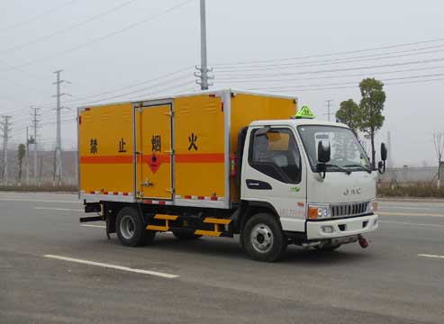 江特牌JDF5070XRYHFC5型易燃液體廂式運(yùn)輸車