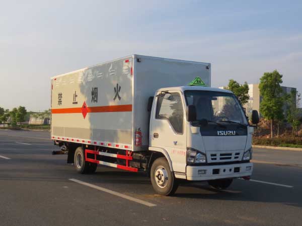 江特牌JDF5060XRQQ5型易燃?xì)怏w廂式運(yùn)輸車