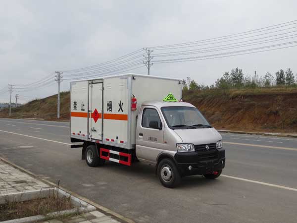 江特牌JDF5030XRYE5型易燃液體廂式運(yùn)輸車